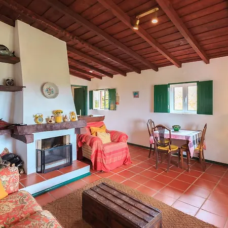 Летний дом Casa Dos Mangues Сан-Мартинью-ду-Порту